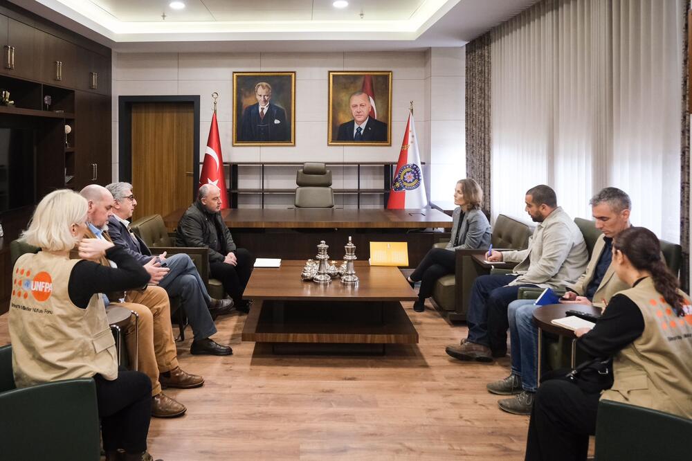 Florence Bauer is in a meeting with Ertuğrul Öz