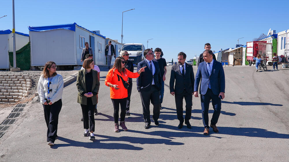 A delegation of Romania and UNFPA officials are on a visit to a container settlement in Adıyaman.