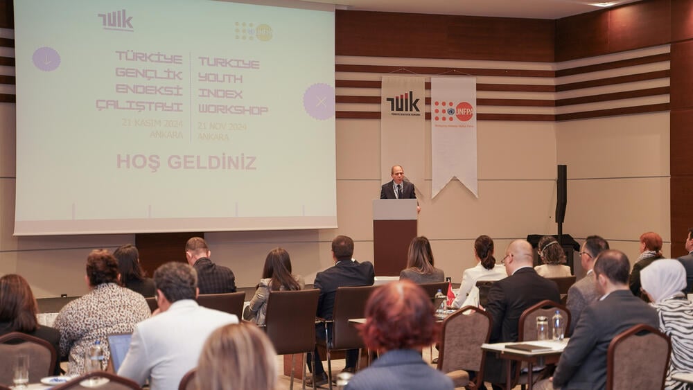 Metin Aykaç from Turkstat is delivering his speech.