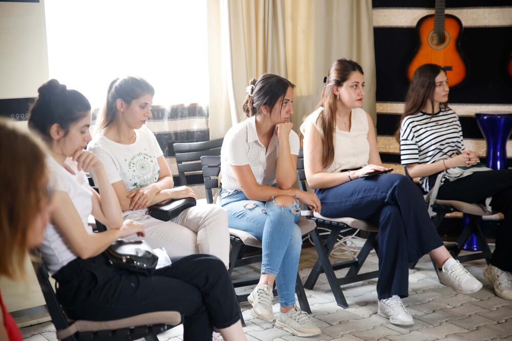 Six girls sit in the UNFPA supported Youth Center in Samandağ, Hatay and are listening to their trainer. 