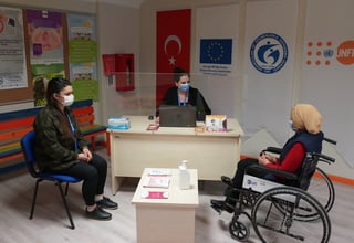 UNFPA Türkiye ve SGDD-ASAM Avrupa Birliği ile birlikte engelli mültecilere destek oluyor