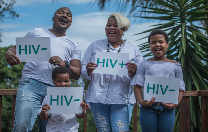 Yeni UNAIDS raporu, HIV ile yaşayan tüm insanların % 75'inin HIV durumlarını bildiğini göstermektedir. 