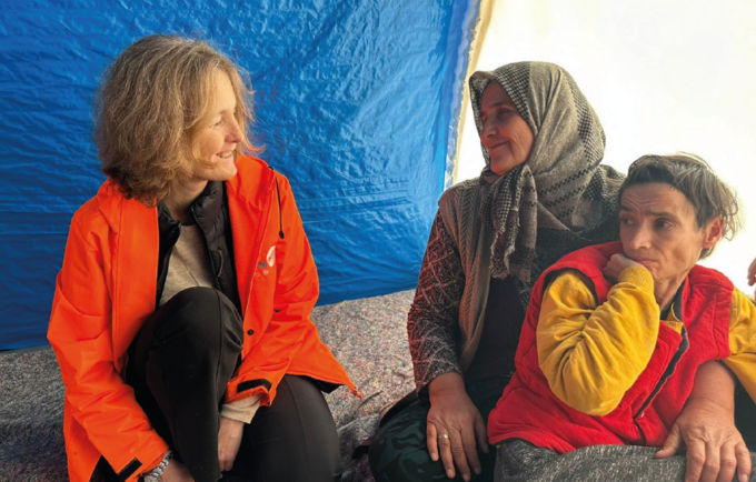 Florence Bauer meets with a mother and daughter who were affected by the earthquake in Adıyaman.