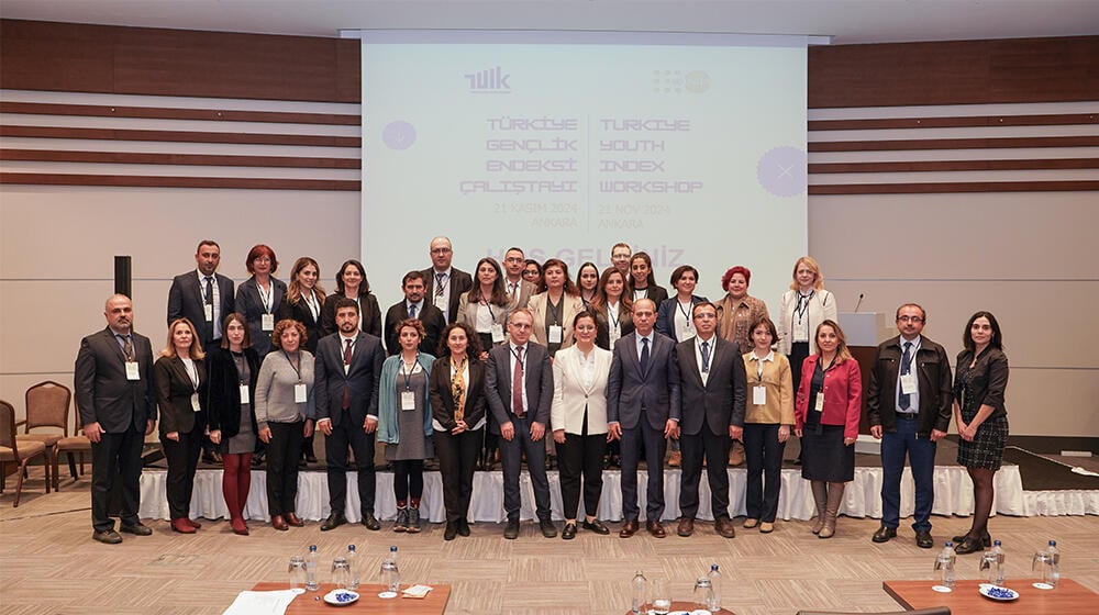 Participants of the event are seen on the stage to pose together.