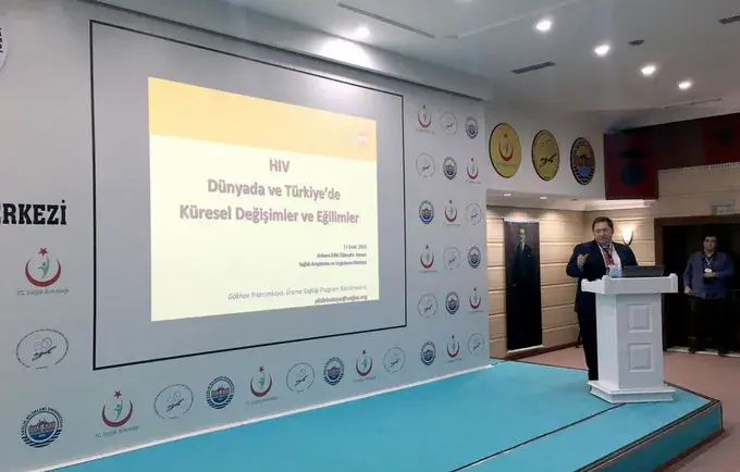 “HIV ahlaki bir durum değildir, tıbbi bir durumdur.”